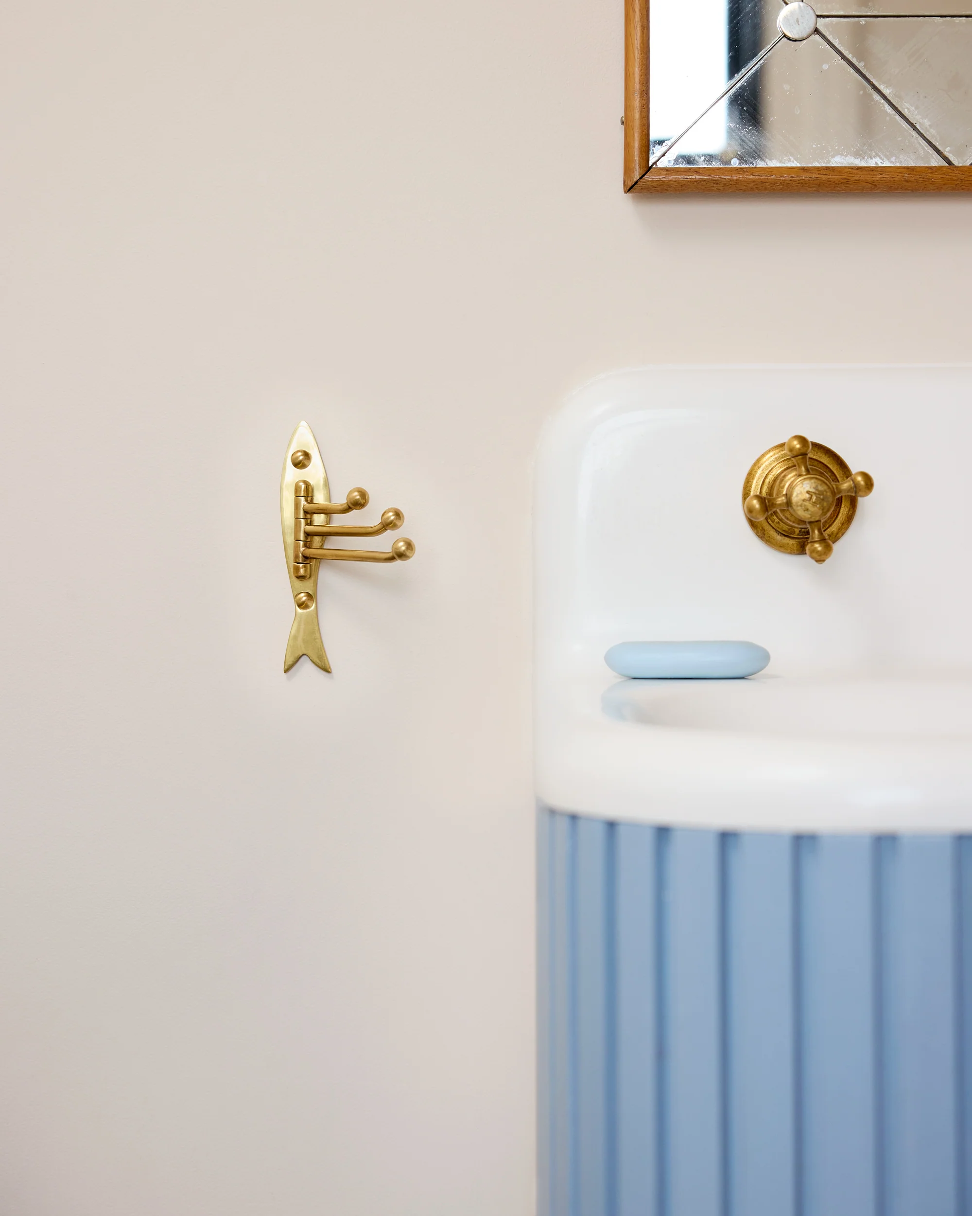 Fish Swing Arm Hook, Aged Brass - Image 3