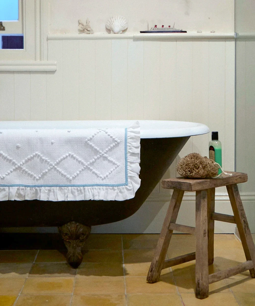 Jumbo Linen Frill Bathmat, Sky Blue - Image 4