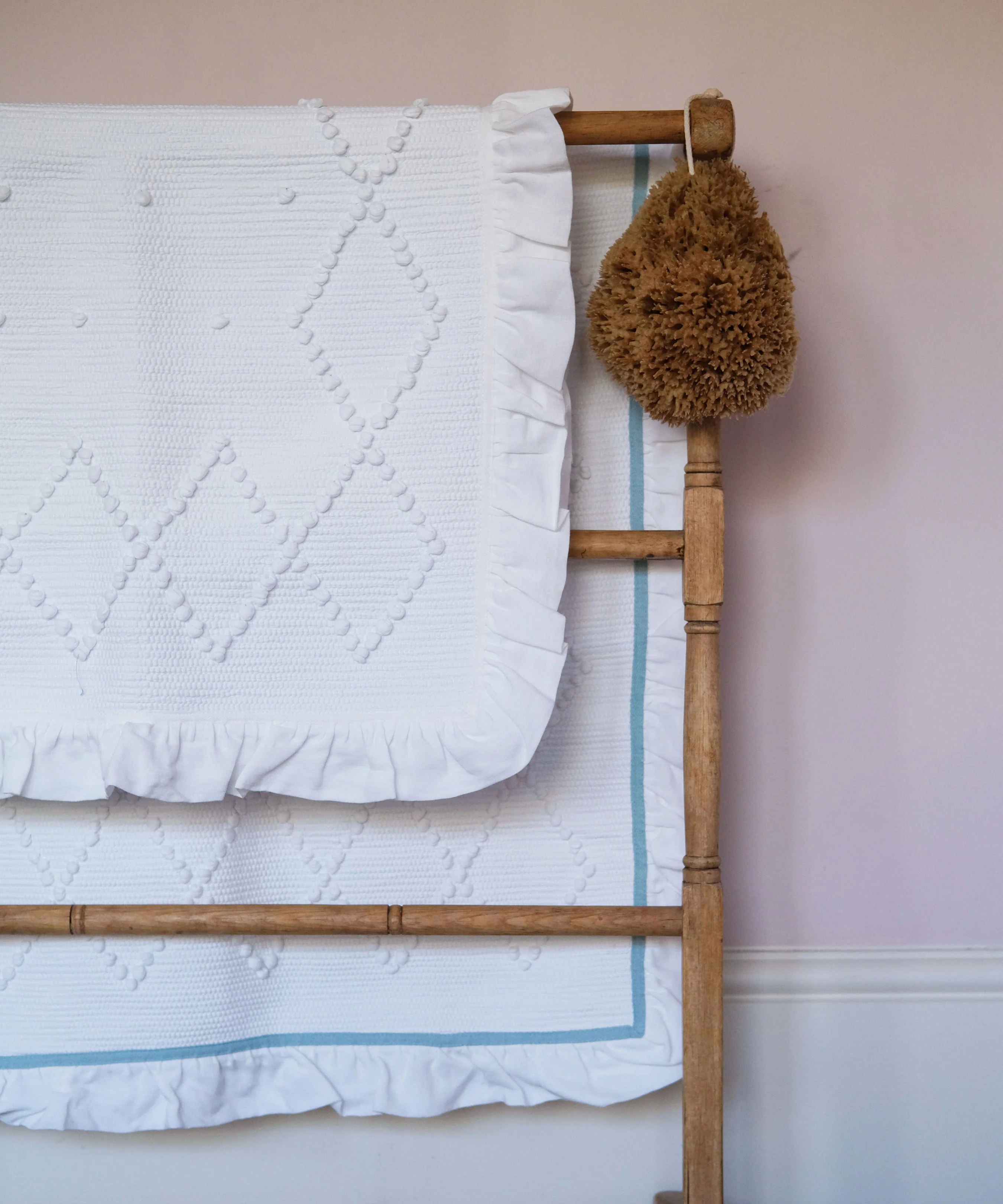 Linen Frill Bathmat, White - Image 3